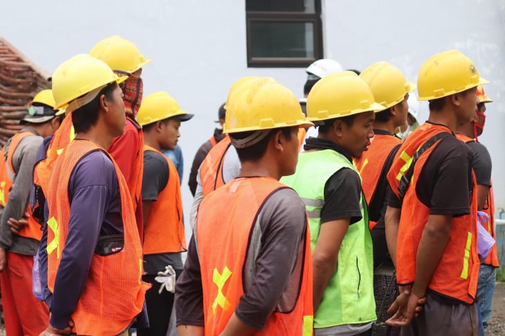 Men on worksite get health checks